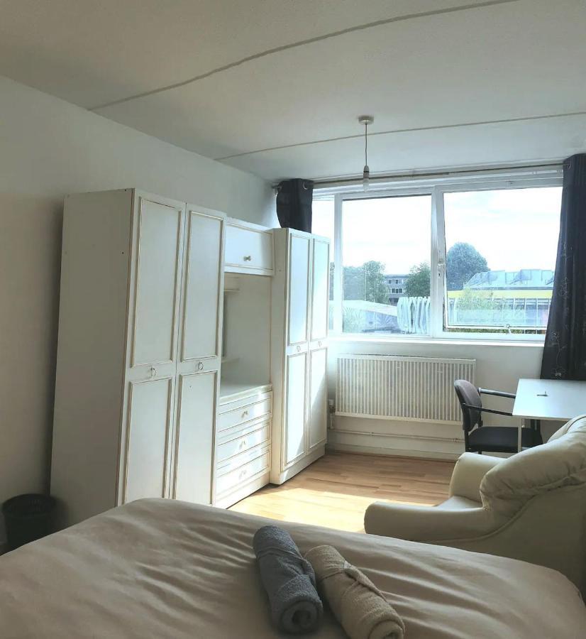 Elephant & Castle - Zone 2 - Private Rooms - Shared Bathroom London Exterior photo