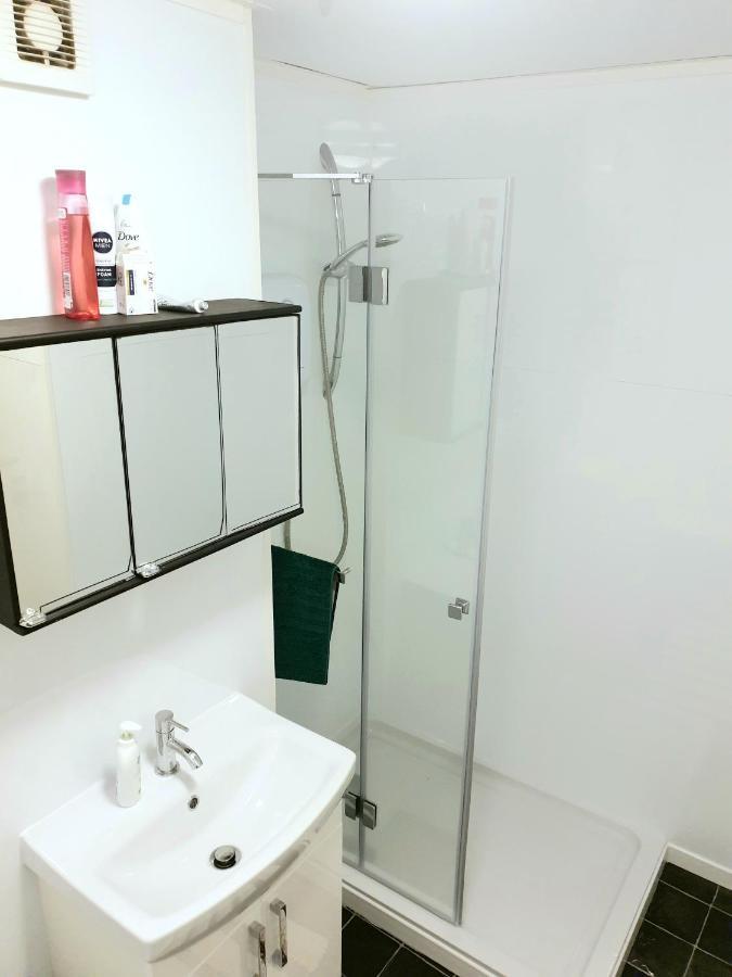 Elephant & Castle - Zone 2 - Private Rooms - Shared Bathroom London Exterior photo