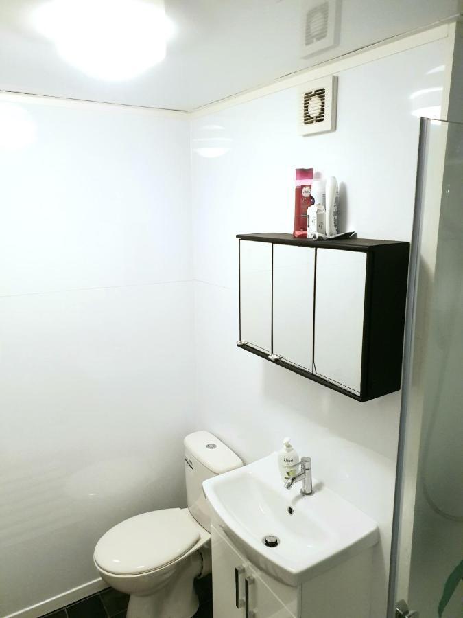 Elephant & Castle - Zone 2 - Private Rooms - Shared Bathroom London Exterior photo